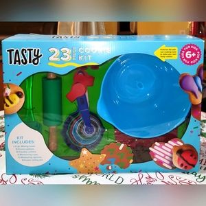 Tasty Kids Cookie Kitchen Set 23 pc